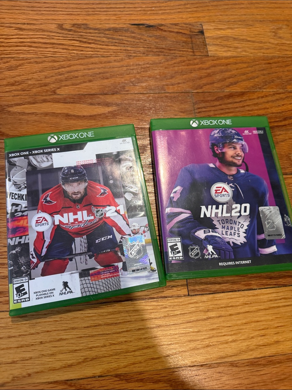 NHL 21 & NHL 20 Xbox One 2 Game Bundle - White and Purple Covers